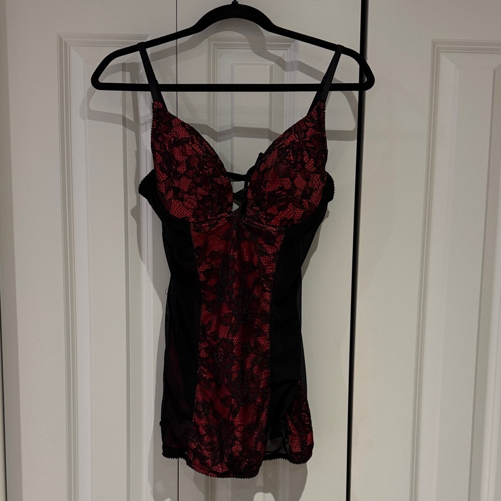 La Vie En Rose Scarlet and Ebony Lingerie